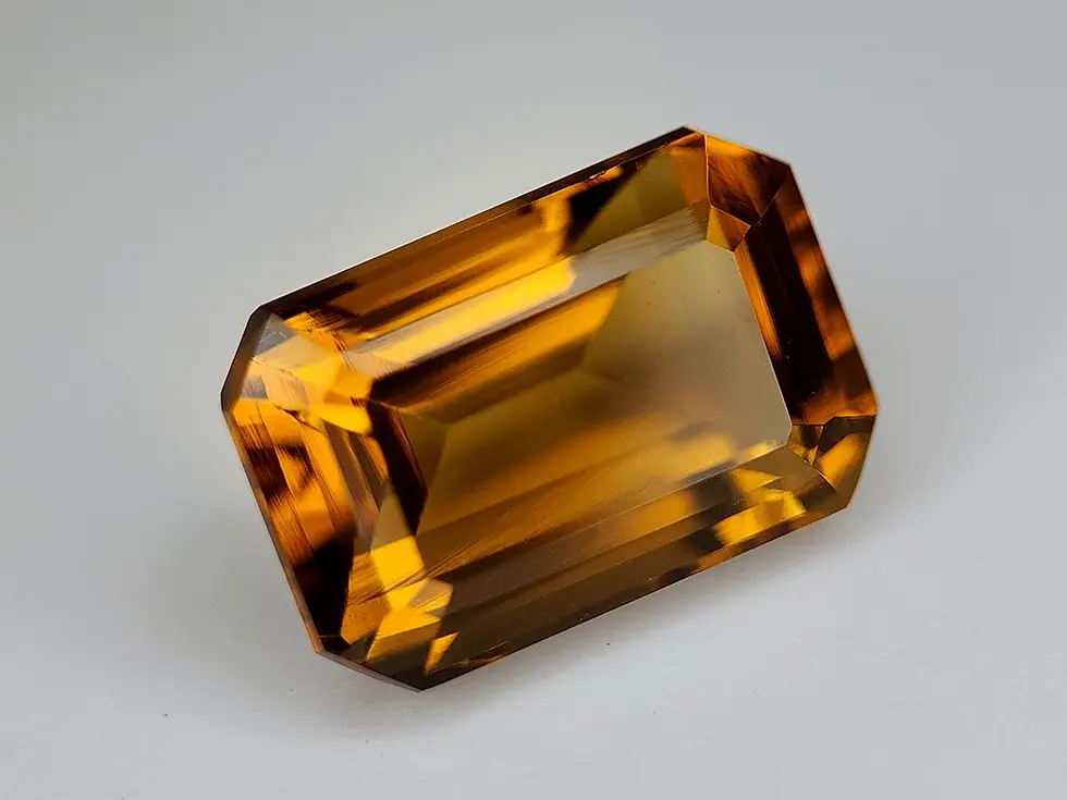 Citrine Madeira naturelle 6.19 ct, taille émeraude, orange ambré profond, VVS sans traitement.