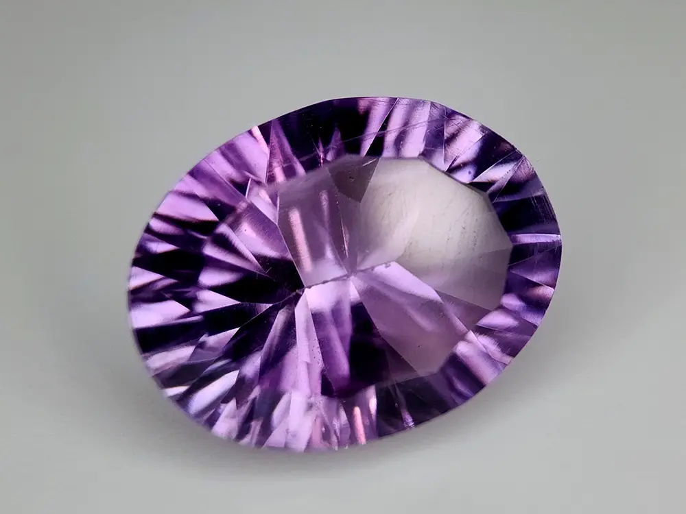 Amétrine ovale naturelle 5.61 ct, taille concave parme et or, VVS Bolivie.