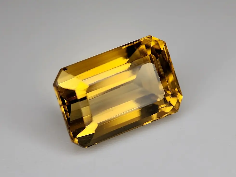 Citrine Madeira naturelle 5.78 ct, éclat jaune orangé intense, taille octogone, VVS pure.