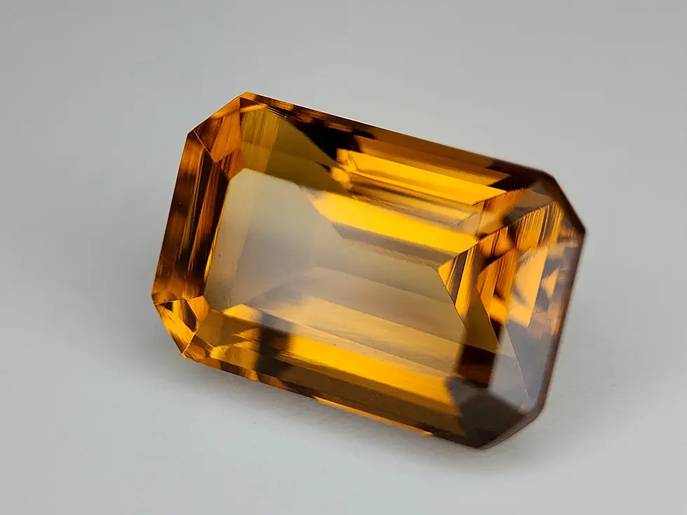 Citrine Madeira naturelle 6.19 ct, taille émeraude, orange ambré profond, VVS sans traitement.