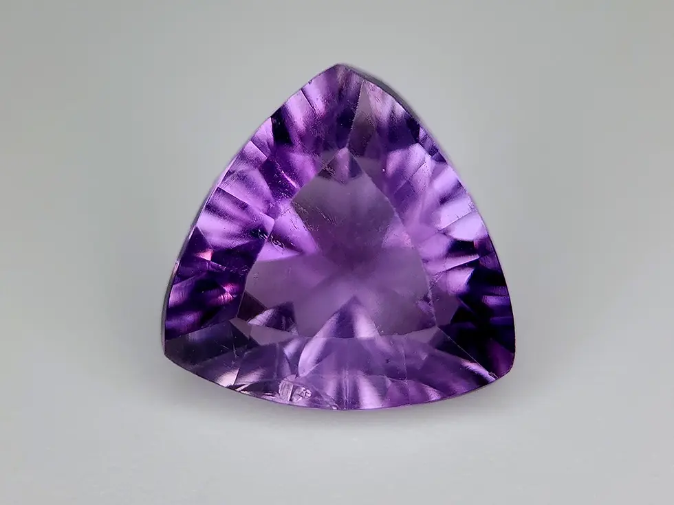 Améthyste naturelle ronde 3.99 ct, taille concave haute brillance, violet pur, VVS.
