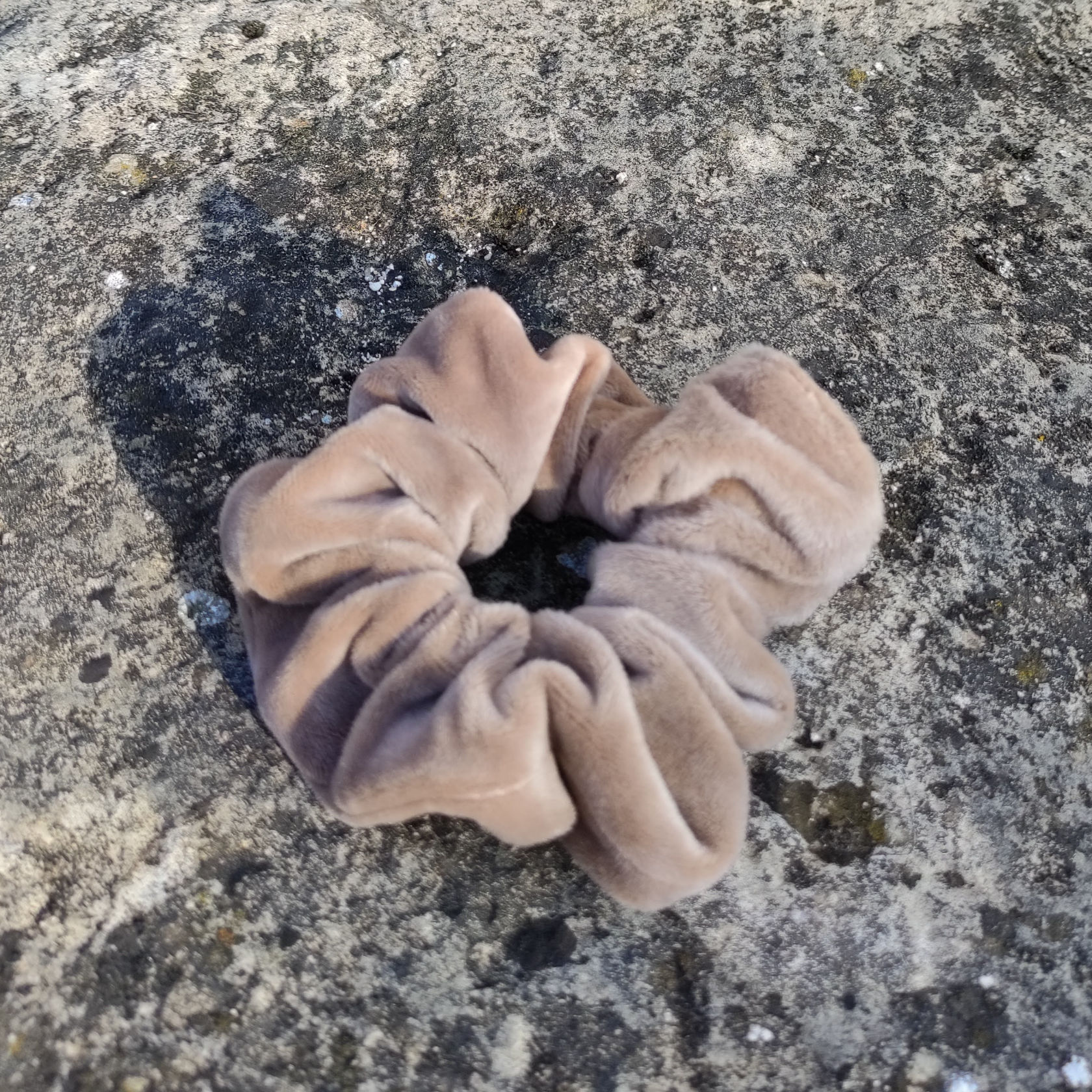 Chouchou Cheveux Velours Beige foncé