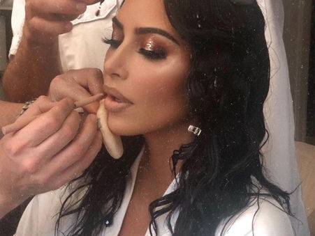 Kim Kardashian : Son coiffeur nous donne le secret de sa coiffure emblématique