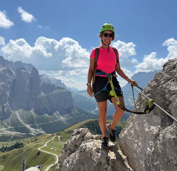 Climber with panoramic views on Via Ferrata Piccola Cir in Val Gardena