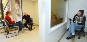 Washington State University’s College of Veterinary Medicine Clinical Communication Program offers two required courses on the importance of interaction with pet owners. The center has an exam room with a one-way glass, observation area for the students to confer with pet owners while being monitored by a staff member. Photo by Henry Moore Jr. BCU/WSU