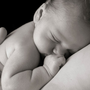 baby in mothers arms representing fertility, IVF and pregnancy