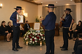 Cuecas en vivo para despedidas y homenajes con músicos profesionales y una presentación de carácter emotivo.