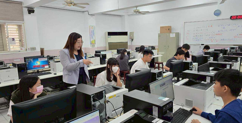 花蓮高商AI文創營 講師授課