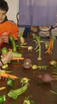 foto oficina boneco alimento.png