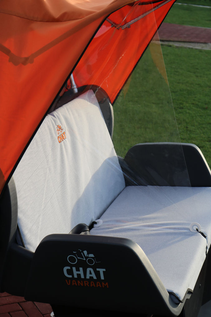 Vélo pousse-pousse vanRaam Chat avec écran intermédiaire vu de côté