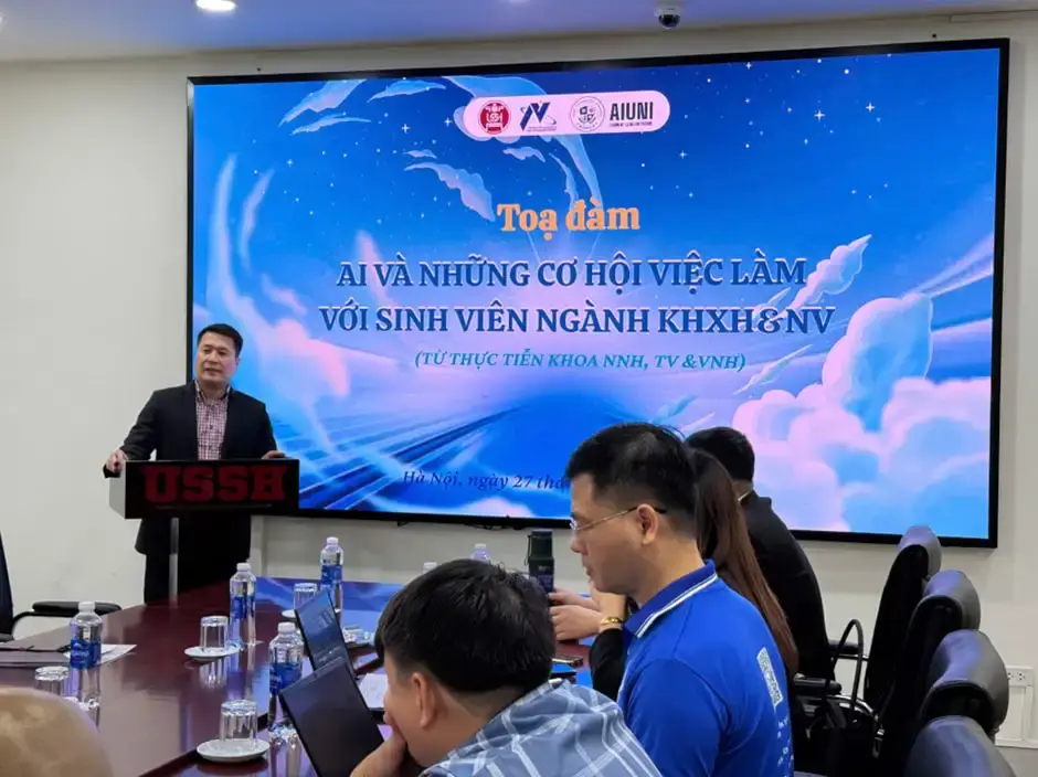 Thầy Bùi Duy Dương phát biểu khai mạc tọa đàm