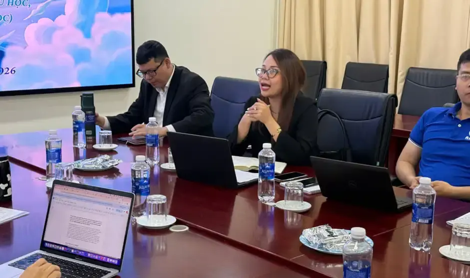 Cô Nguyễn Thị Mỹ Hạnh trao đổi tích cực trong tọa đàm