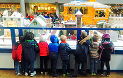 Cosmopolitan Kids Pre-K children on a field trip to Seattle Center