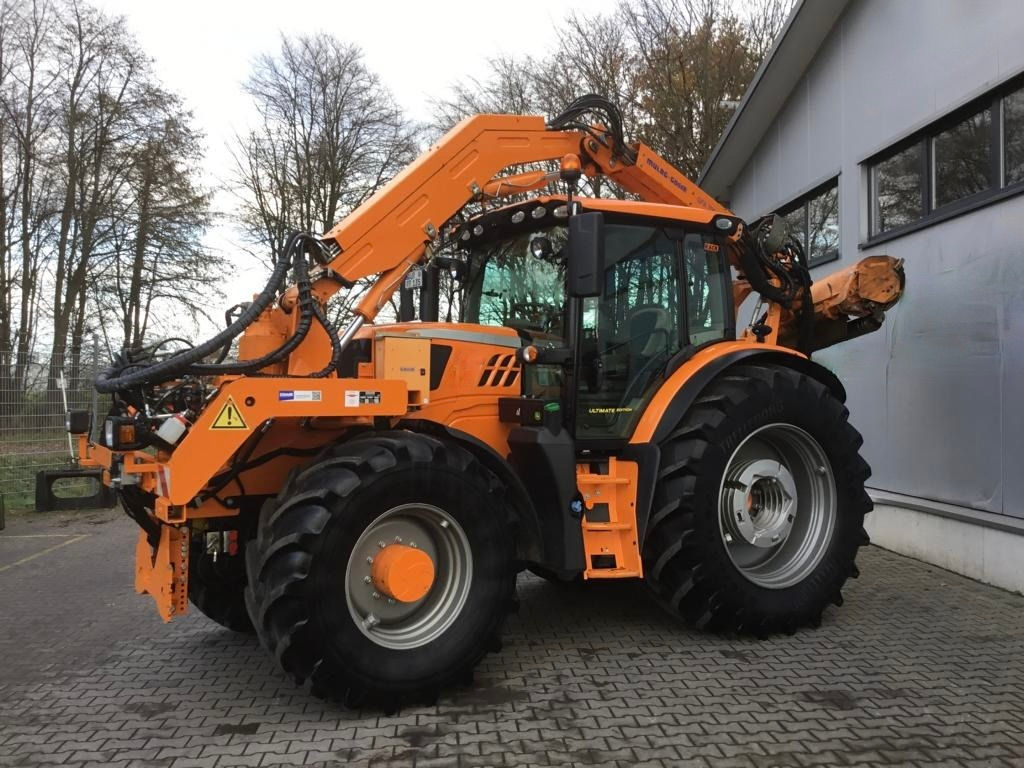 John Deere 6135R Speciál