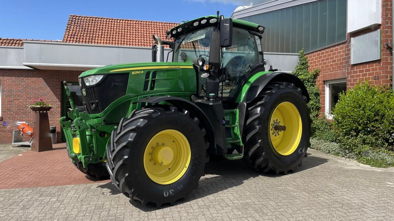 John Deere 6250R