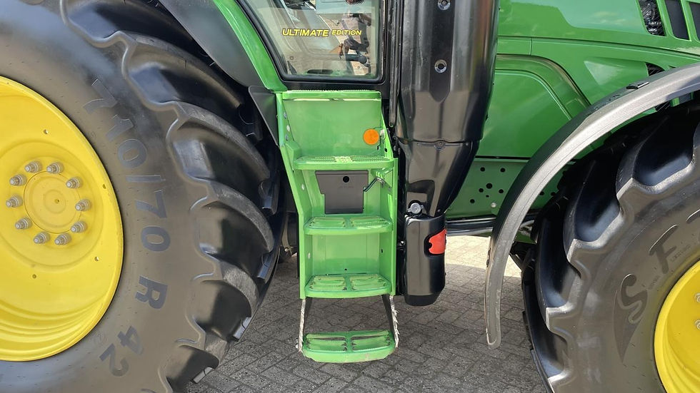 Miniatura: John Deere 6215R