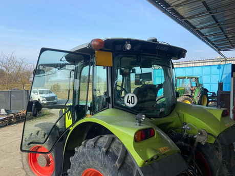Instalace automatického řízení Sveaverken F100 na Claas Arion 630