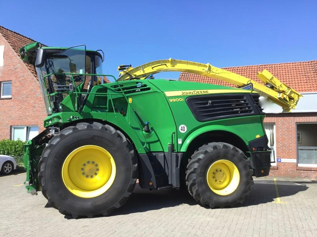 John Deere 9900