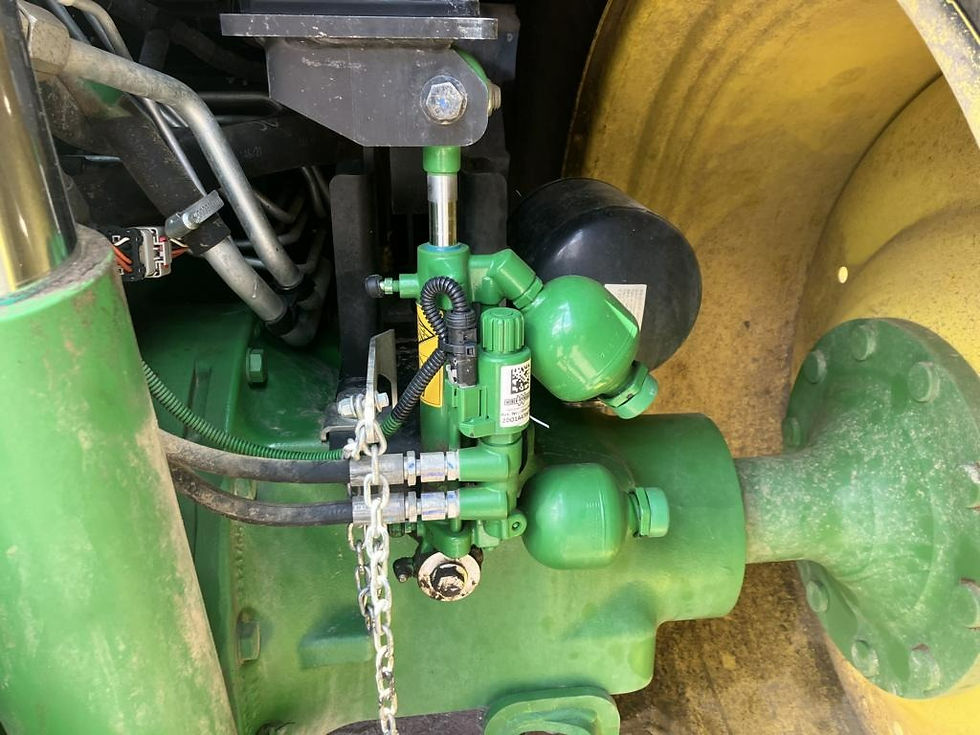 Miniatura: John Deere 6195R s čelním nakladačem