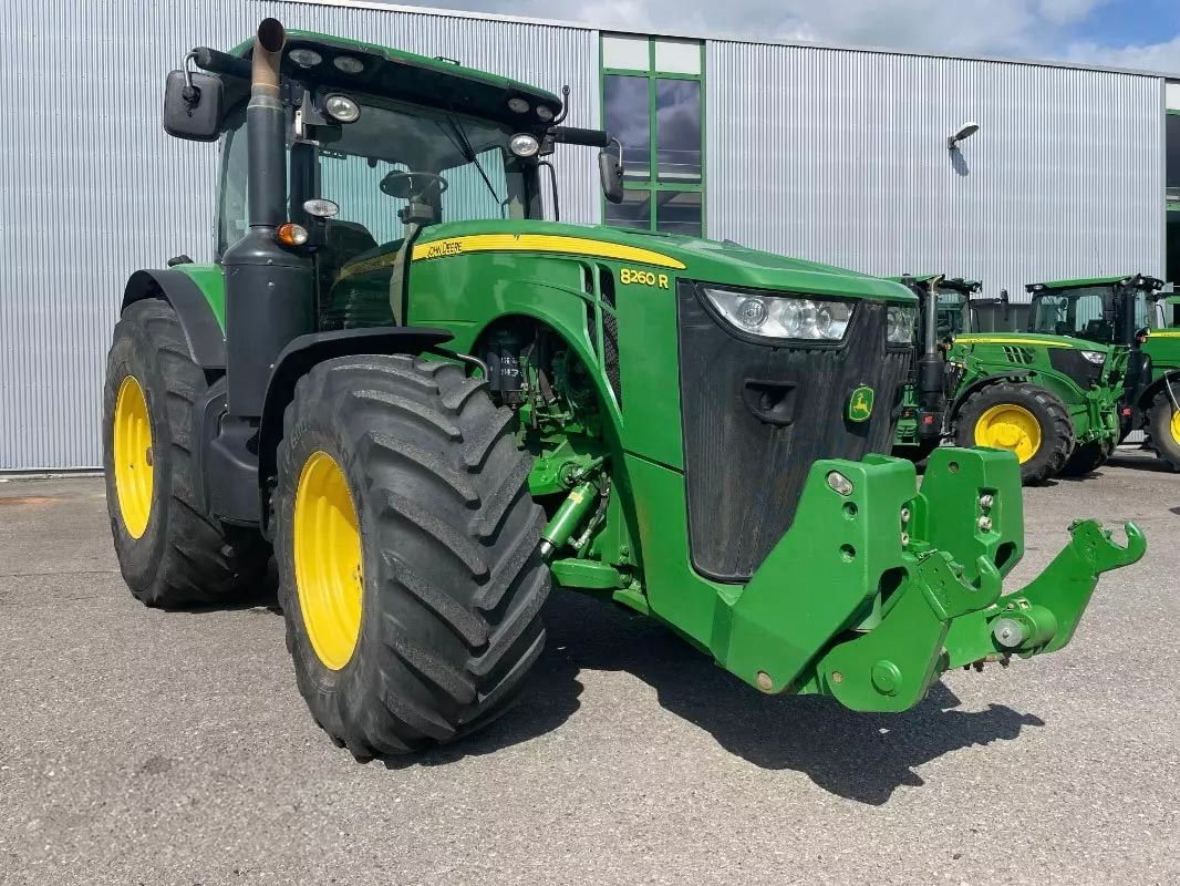 John Deere 8260R nový motor