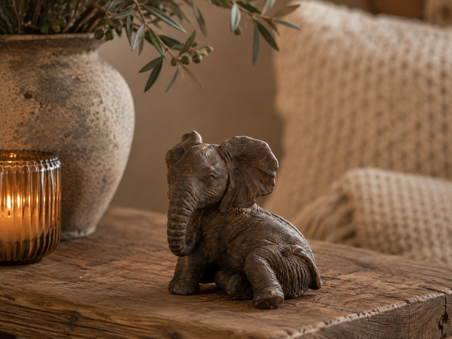 Olifant Liggend Poly Donkerbruin