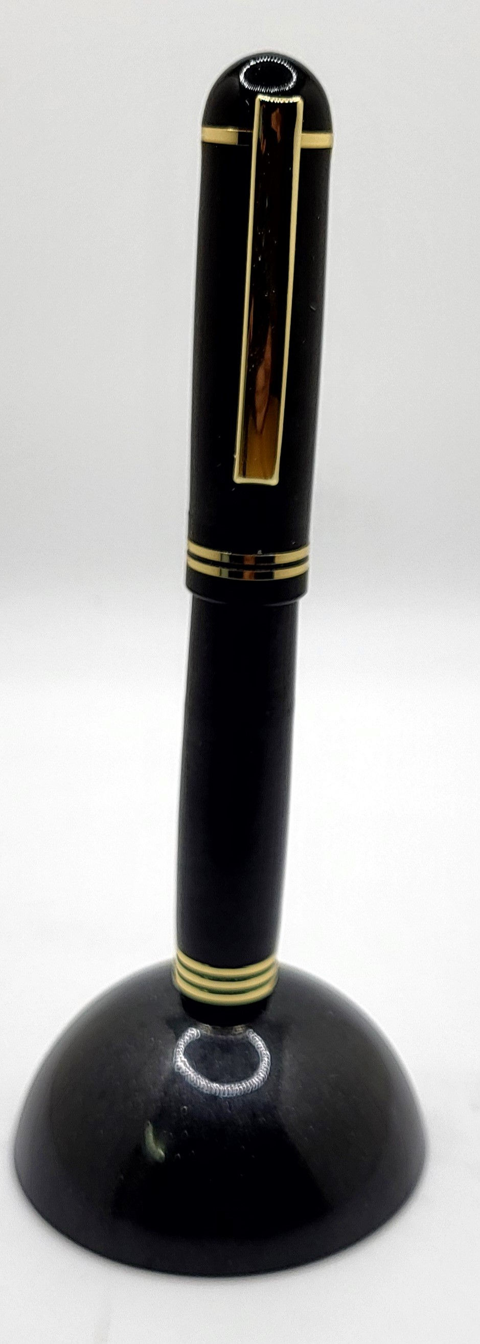 Thumbnail: Desktop Pen Stand