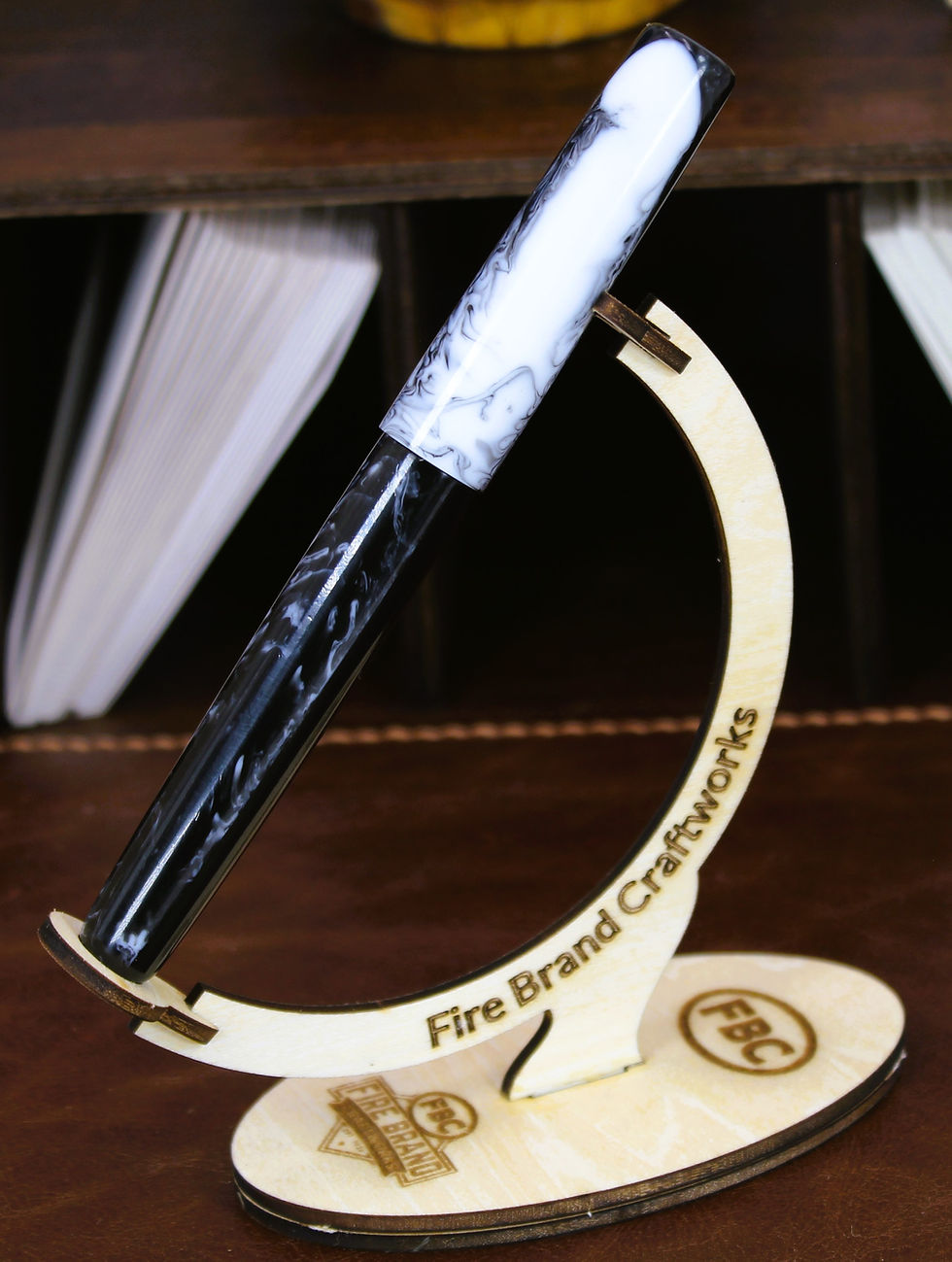 Thumbnail: Handmade Fountain Pen – "Bianco e Nero"   BFP34