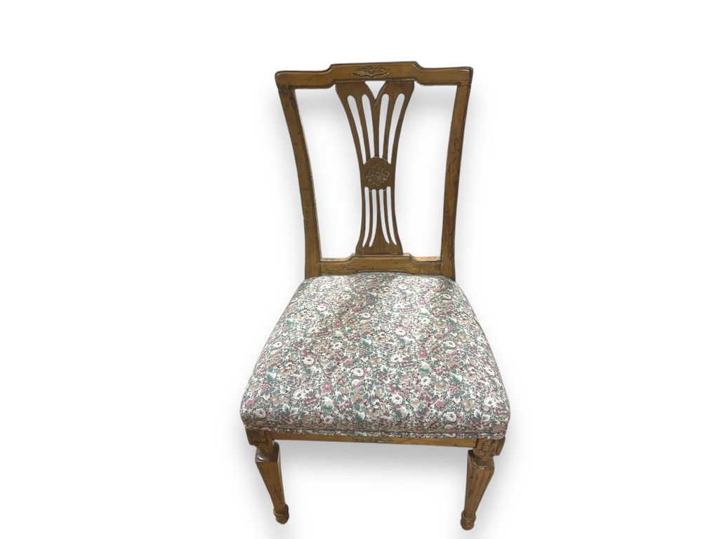 ANTIQUE SINGLE CHAIR