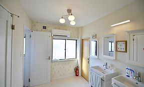 bathroom 01.jpg