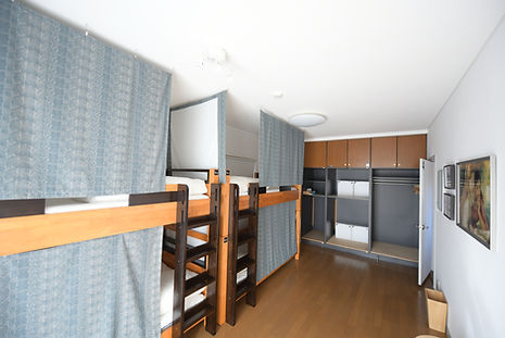 room04 09.jpg