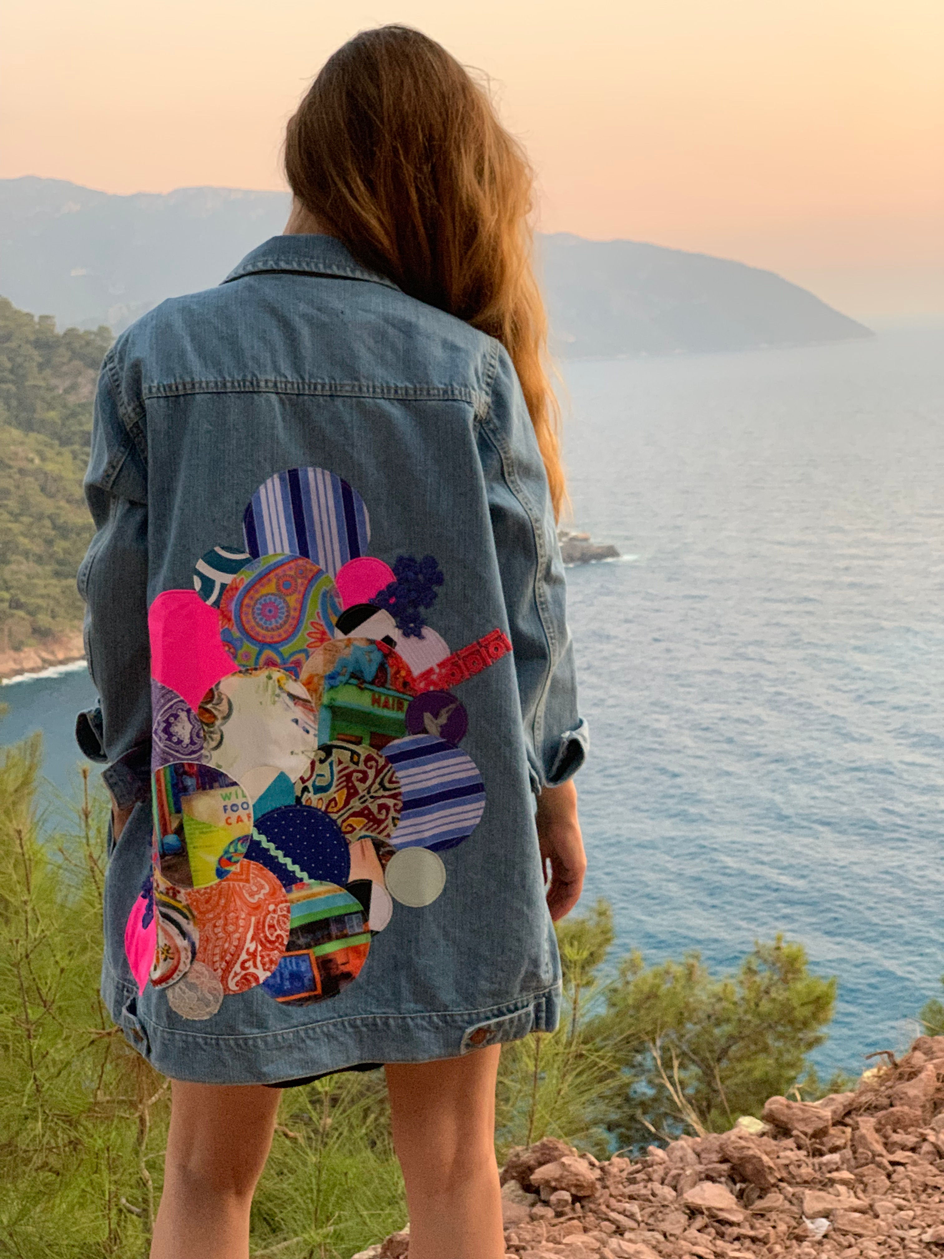 سترة الدنيم التفصيلية المرقعة