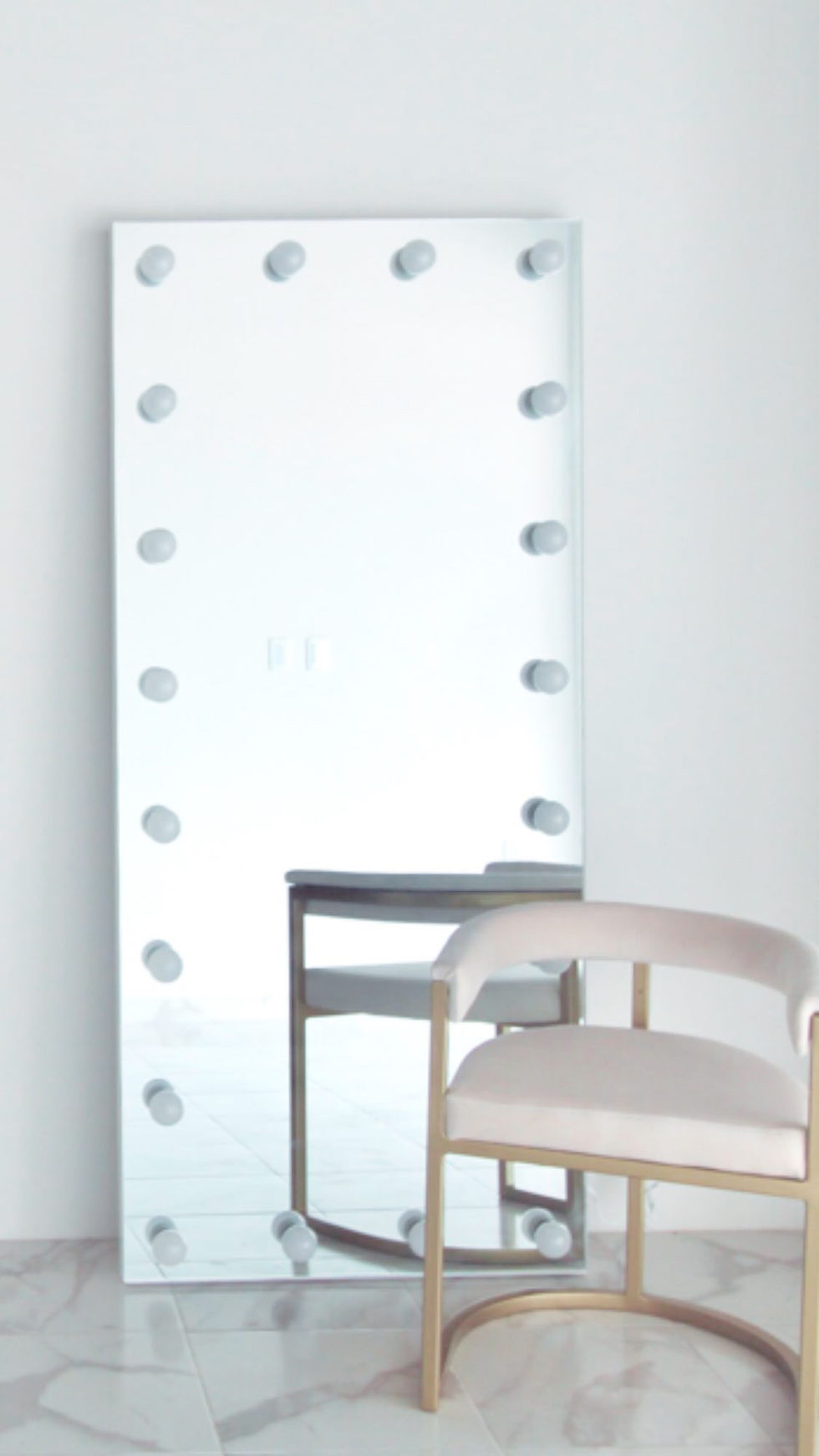 Miniatura: Harmon Chair