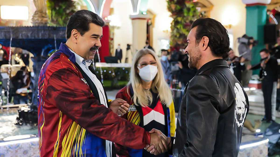 Pablo Montero lleva serenata a Nicolás Maduro y recibe miles de críticas