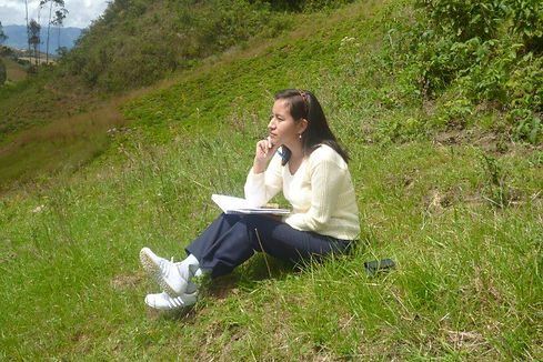 edith pensando.jpg