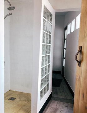 Get Involved Valencia - Casa Blanquita badkamer