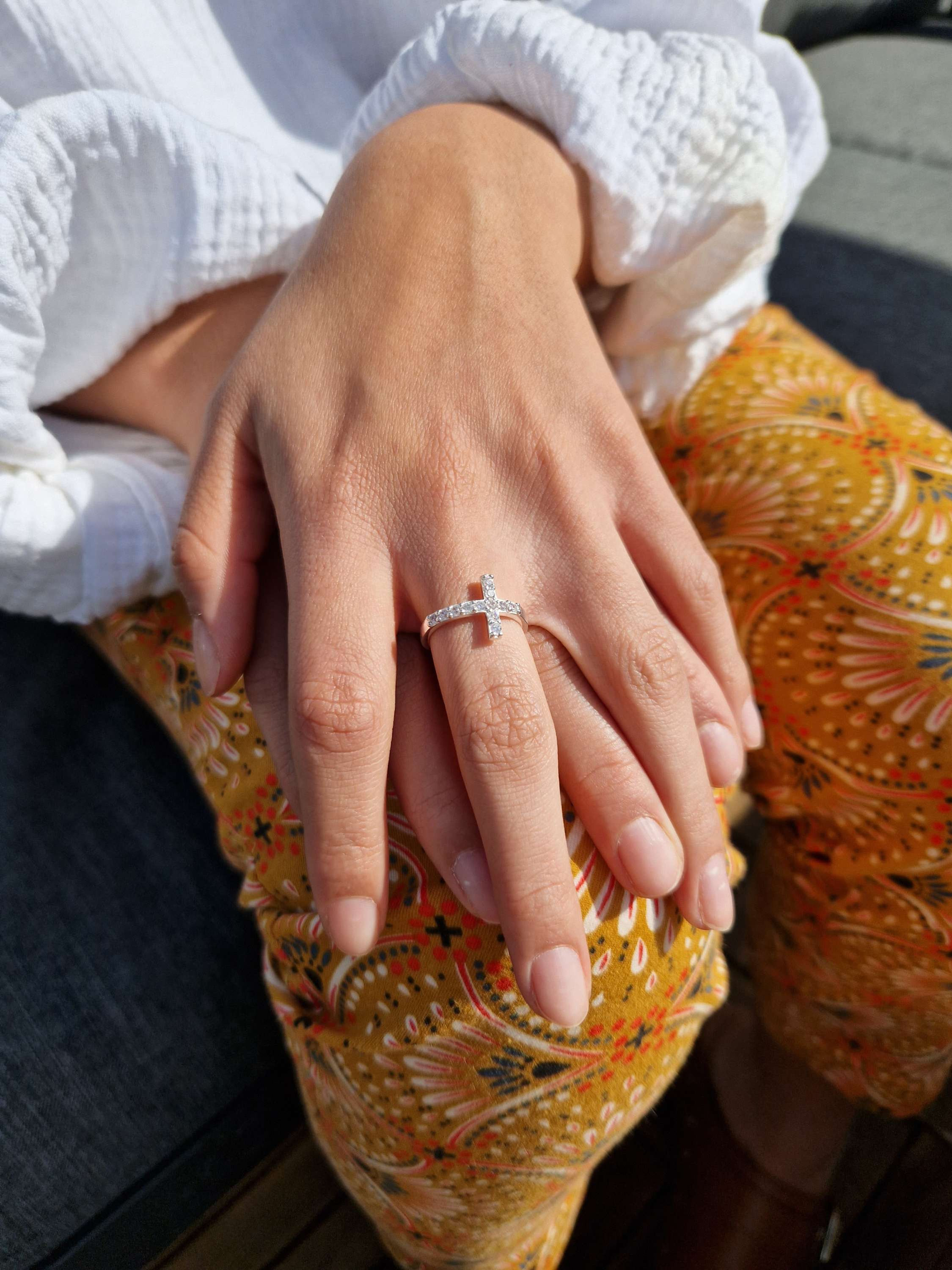 Bague croix zircons cristal 