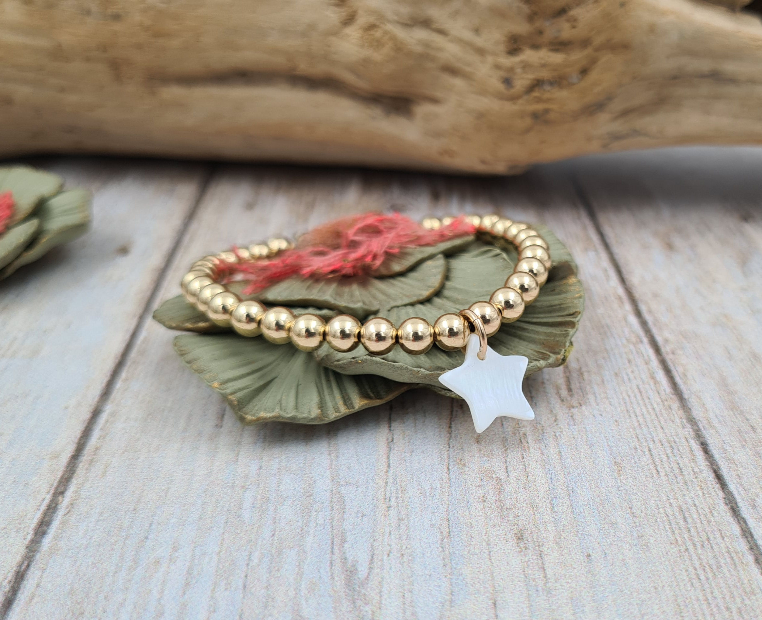 Bracelet gold-filled perles 5mm pendentif nacre étoile