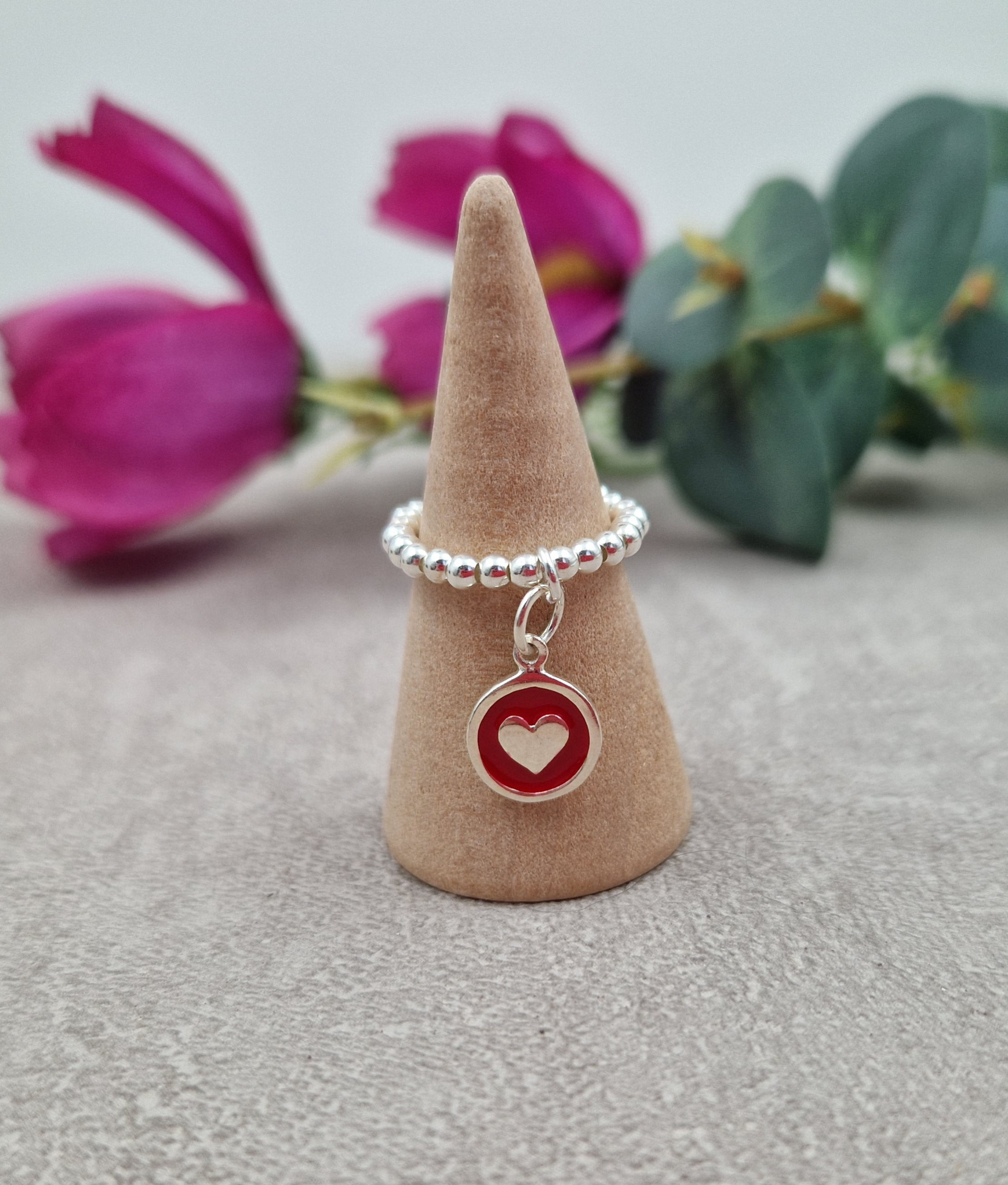 Bague perles 2,5mm cœur émail rouge