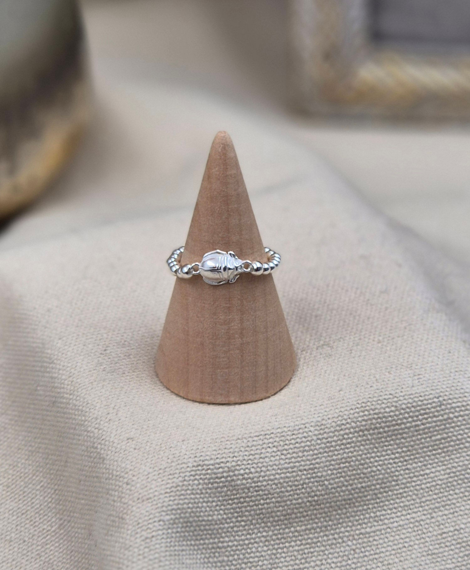 Bague argent 925 - perles 2,5mm et petit scarabée porte bonheur