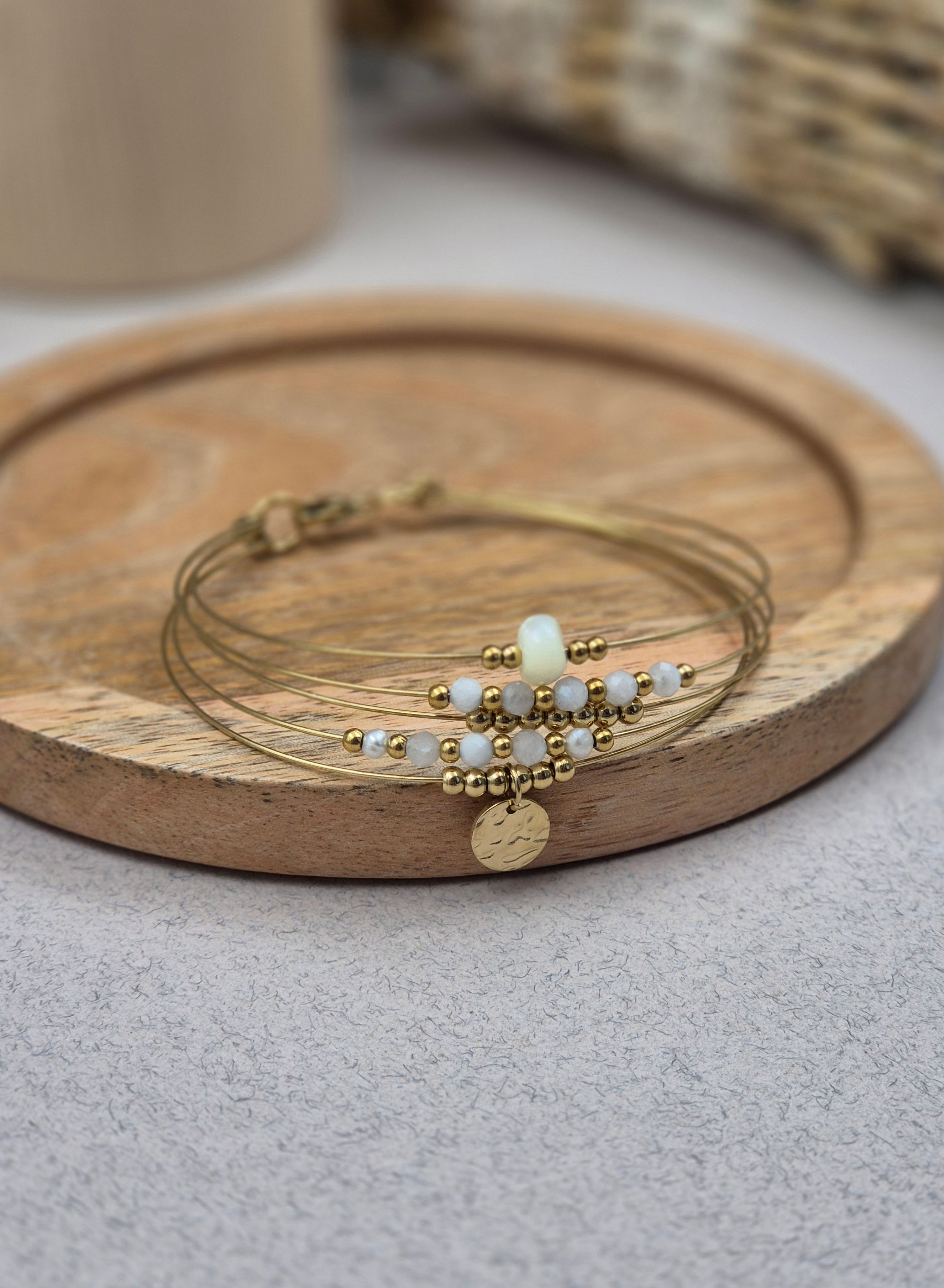 Bracelet semainier pierre naturelle . Acier inoxydable doré