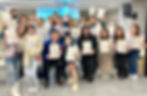 Hypnosis Institute 催眠治療師課程畢業合照,導師 Charles Leung 與學員展示專業證書,見證從心理學與腦科學掌握自我催眠理論與應用的身心靈成長里程碑。