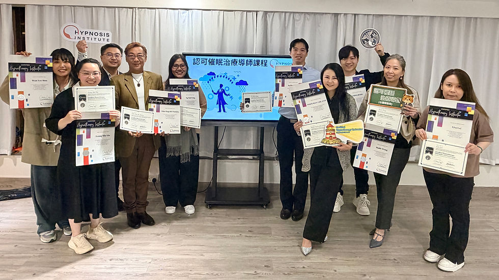 Hypnosis Institute 催眠導師課程與催眠治療導師課程畢業證書大合照,學員成功考取 AIM、SH、CIC 國際認可催眠導師資格