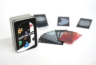 香港 AIM 內在小孩轉化教練課程 學員互動練習現場 內在小孩轉化教練於香港引導情緒探索 「AIM 內在小孩轉化教練課程」官方網頁，提供專業心理學教練培訓，幫助學員透過「內在家庭系統」(IFS) 理論與體驗式學習，深度連結並療癒內在小孩。課程內容涵蓋： •	核心技術：部分心理學理論、教練對話技巧、觸發點分析、情緒轉化方法 •	實務應用：人際模式重塑、童年創傷療癒、自我接納練習、親密關係修復 •	多元形式：一對一教練、工作坊帶領、企業/學校應用 頁面包含課程特色、詳細大綱、學員見證及報名資訊，適合心理從業者、教練、教育工作者或追求自我成長者探索。