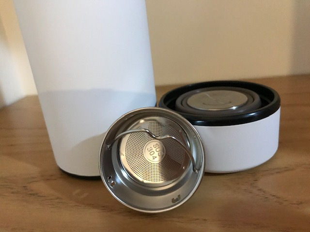 Thumbnail: Hwaii Popoki Tea bottle white