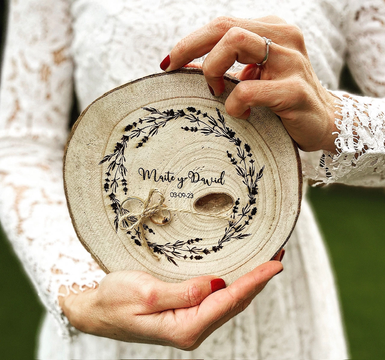 Porta alianzas de madera