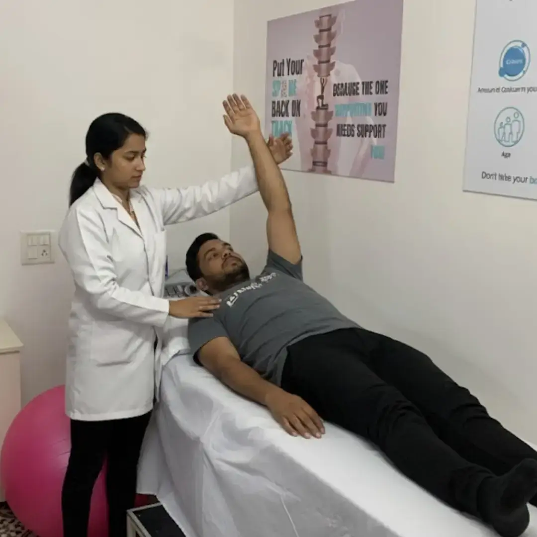 Frozen shoulder physiotherapy at the Mohali centre