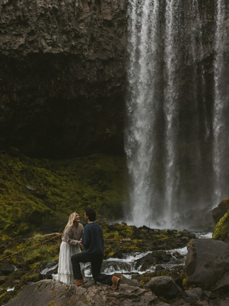 Romantic proposal ideas: proposing on a hike in front of a waterfall