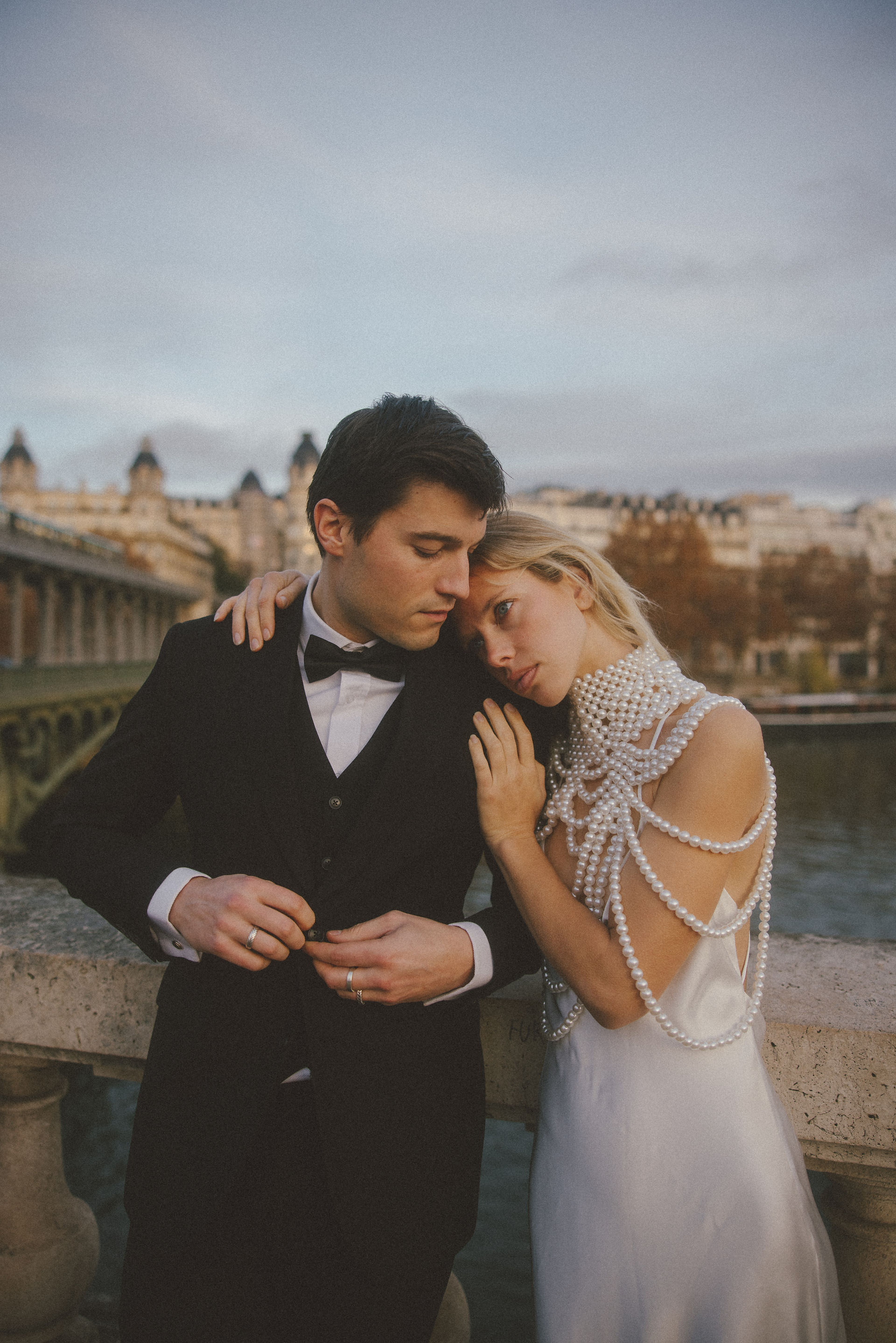 A couple posing on a bride in Paris