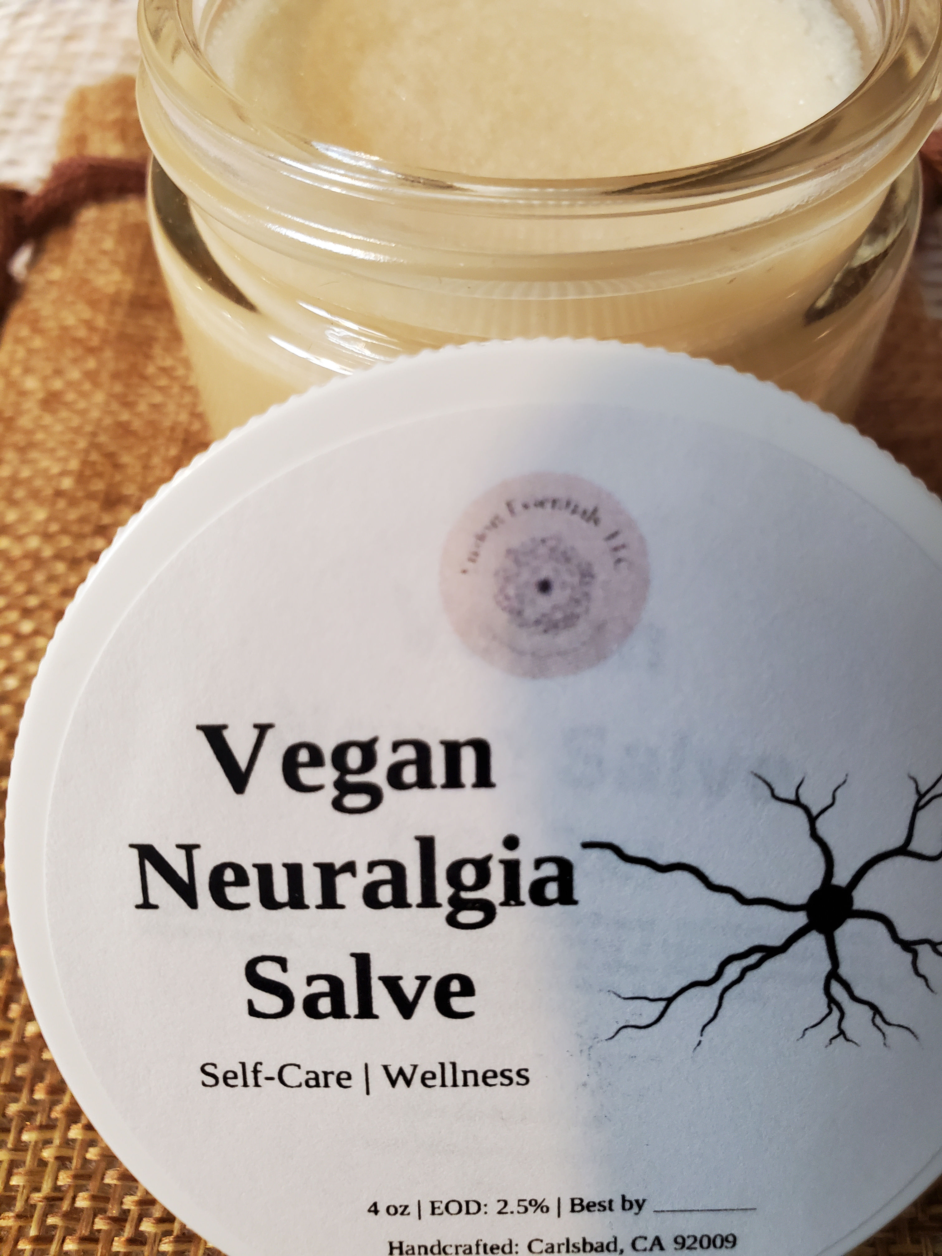 Discover our organic vegan neuralgia salve, a soothing blend of certified organic essential oils and butters. Perfect for add