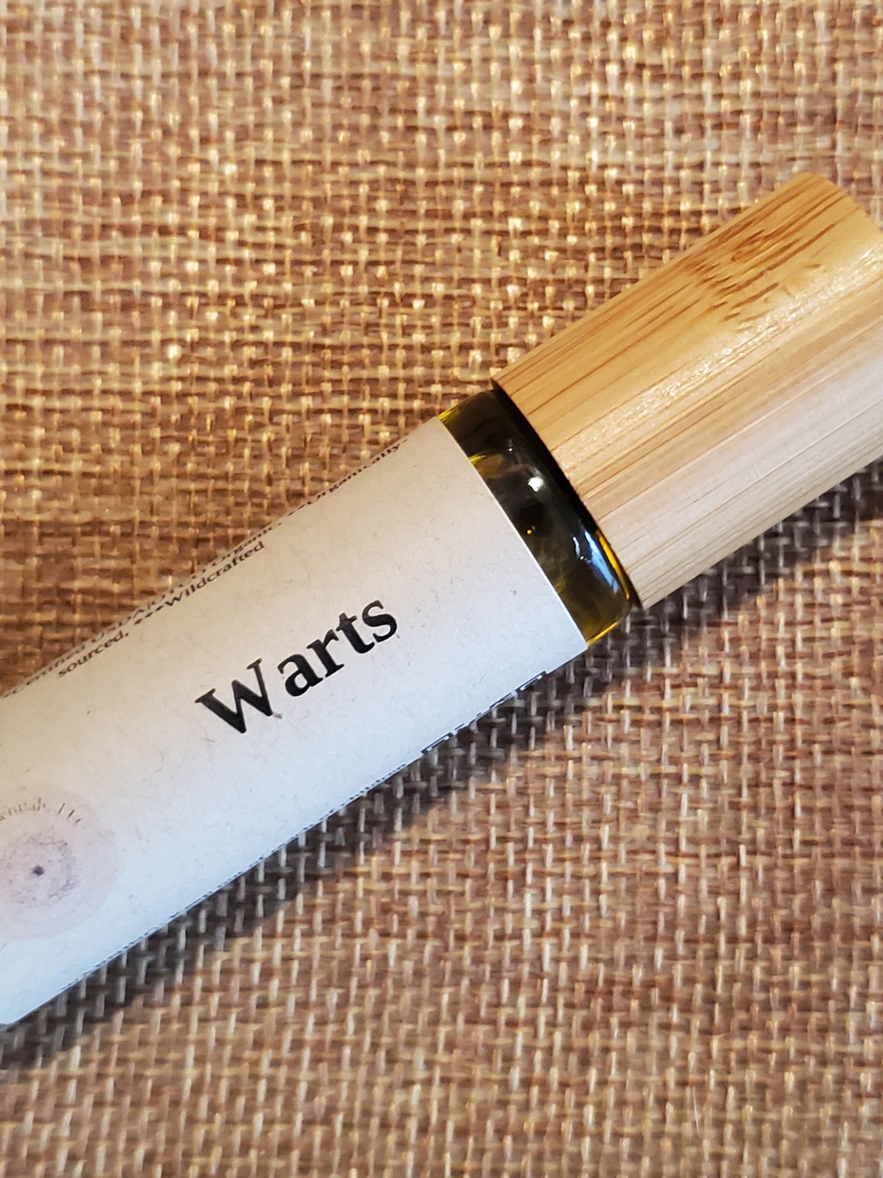 Organic Warts+ is a certified organic and wild-crafted blend of essential oils specifically formulated for topical aromathera